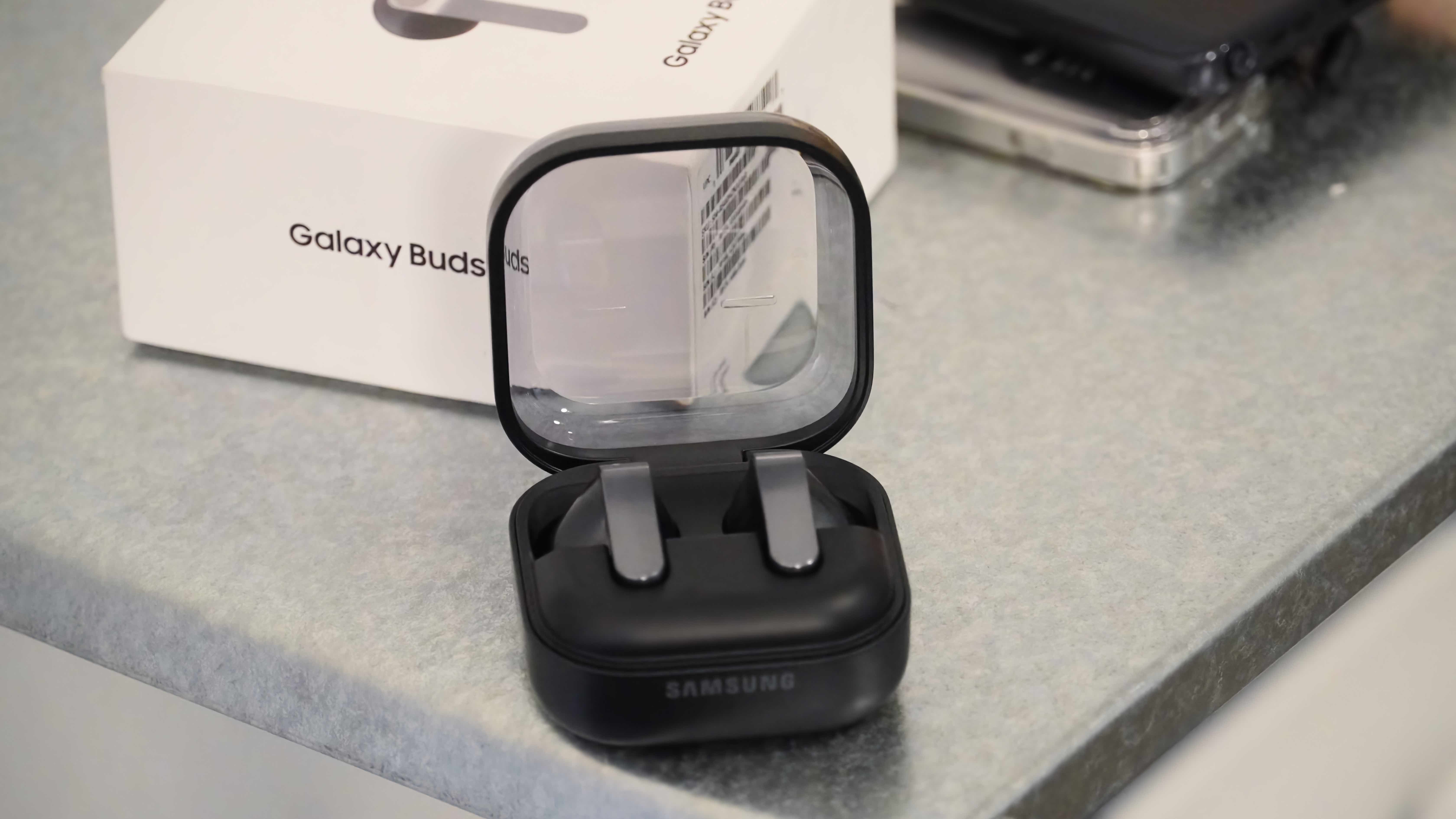 The Samsung Galaxy Buds 4 in black and silver. 