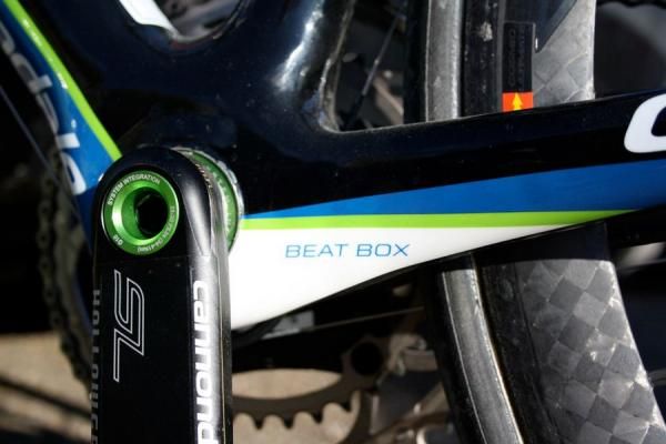 The so-called 'Beat Box' bottom bracket area features enormous cross-sections to squelch flex.