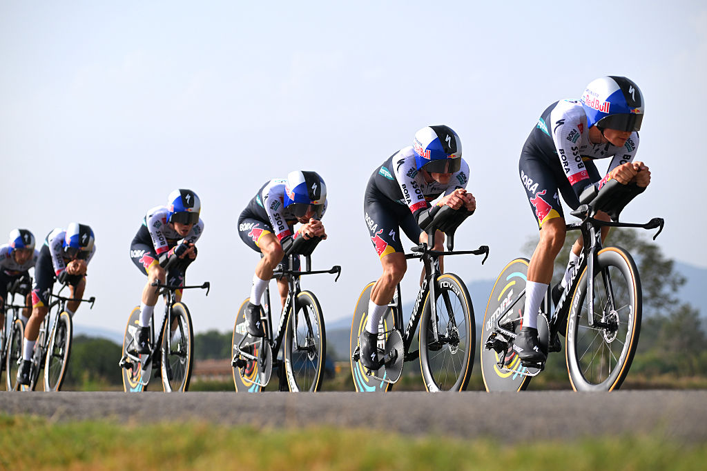 FIGUERES, SPAIN - AUGUST 27: Jai Hindley of Australia, Giovanni Aleotti of Italy, Nico Denz of Germany, Finn Fisher-Black of New Zealand, Giulio Pellizzari of Italy, Matteo Sobrero of Italy, Tim Van Dijke of Netherlands, Ben Zwiehoff of Germany and Team Red Bull - BORA - hansgrohe compete during the La Vuelta - 80th Tour of Spain 2025, Stage 5 a 24.1km team time trial stage from Figueres to Figueres / TTT / #UCIWT / on August 27, 2025 in Figueres, Spain. (Photo by Tim de Waele/Getty Images)