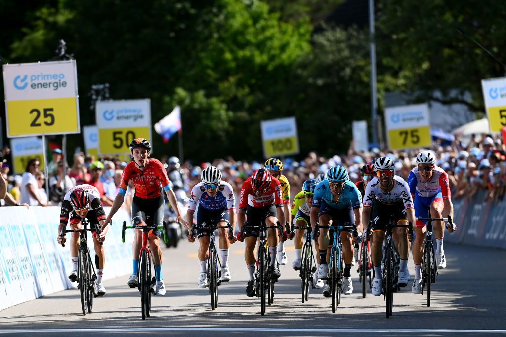 KUSNACHT SWITZERLAND JUNE 12 LR Marc Hirschi of Switzerland and UAE Team Emirates Stephen Williams of United Kingdom and Team Bahrain Victorious Ilan Van Wilder of Belgium and Team QuickStep Alpha Vinyl Andreas Lorentz Kron of Denmark and Team Lotto Soudal Alexey Lutsenko of Kazahkstan and Team Astana Qazaqstan Maximilian Schachmann of Germany and Team Bora Hansgrohe and Stefan Kng of Switzerland and Team Groupama FDJ sprint to win during the 85th Tour de Suisse 2022 Stage 1 a 1776km stage from Kusnacht to Kusnacht 679m ourdesuisse2022 WorldTour on June 12 2022 in Kusnacht Switzerland Photo by Tim de WaeleGetty Images