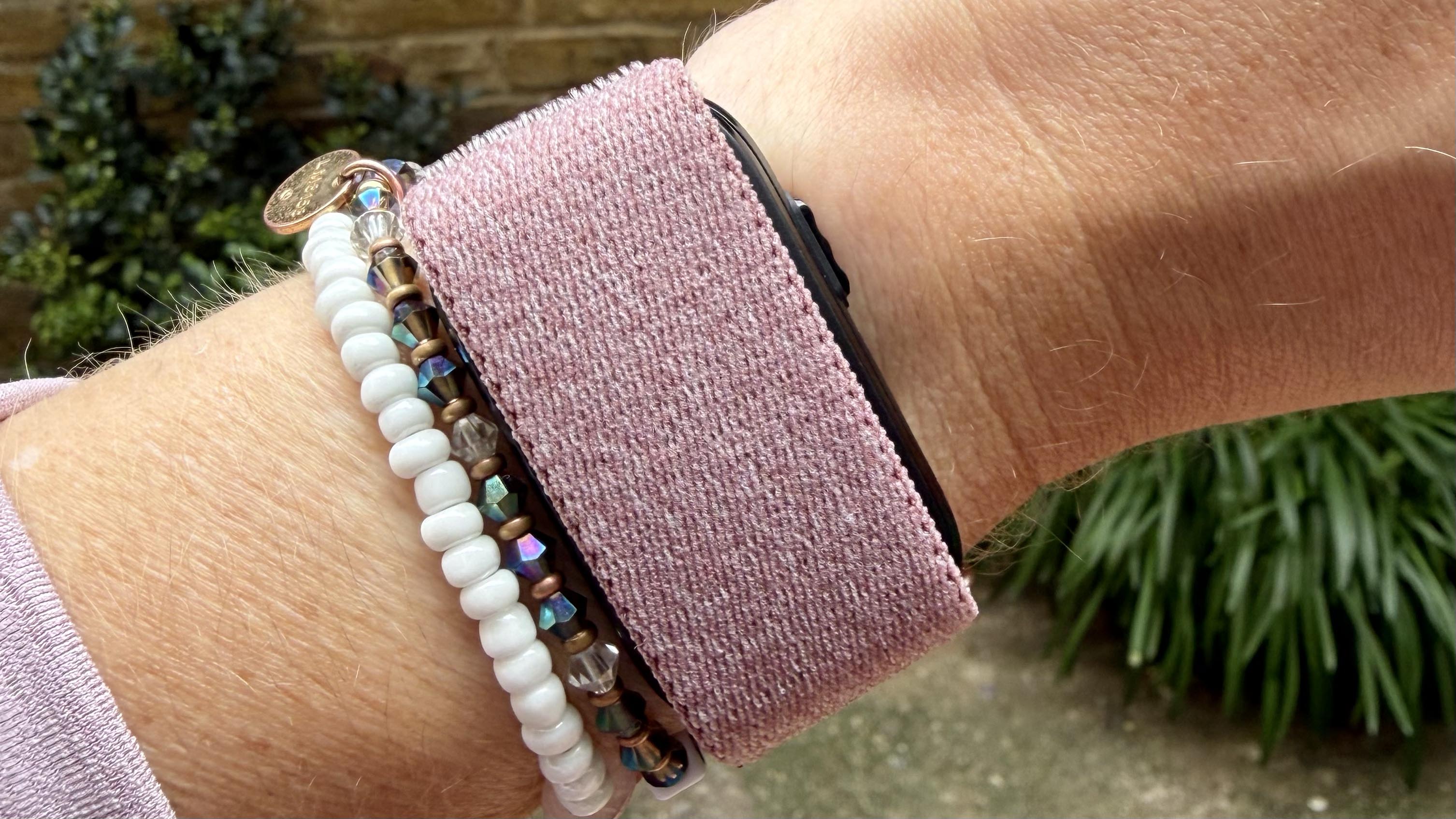 a photo of the purple Garmin Cirqa