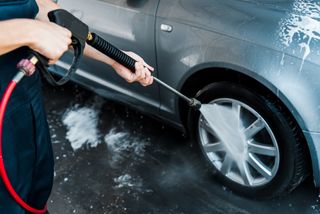 How to clean a car with a pressure washer