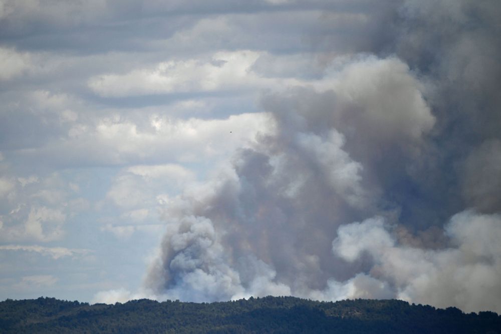 Wildfires hit near the Tour de France route
