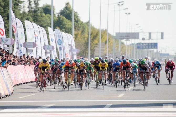 Sam Witmitz opens his sprint to beat Alois Kankovsky at the Tour of Taihu Lake.