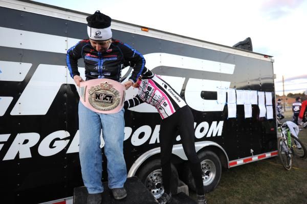 Women's winner Laura Van Gilder (C3/Athletes Serving Athletes) gets fit for the belt by Natasha Elliott (Garneau Club/Chaussure/Ogilvy).