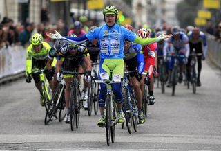 Clean sweep for Viviani at Challenge Calabria