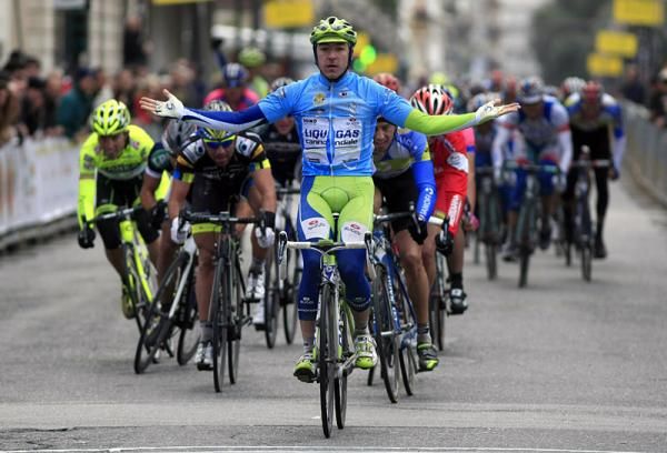Elia Viviani (Liquigas-Cannondale) wins again at the Challenge Calabria.
