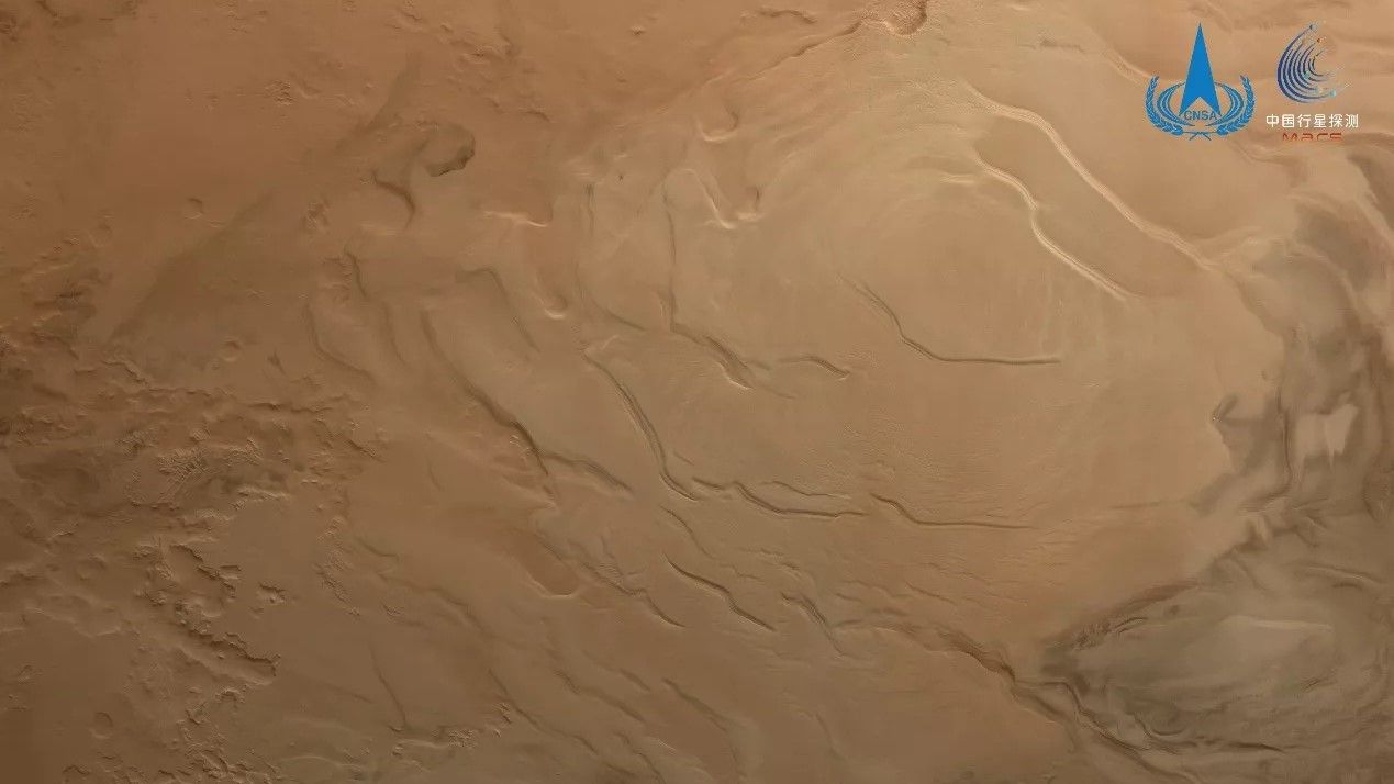 A view of the ice sheet over the south pole of Mars from the Tianwen 1 medium-resolution camera.