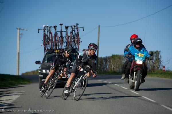 Ryan Roth (Spidertech Powered by C10) and Benoit Jarrier (Veranda Rideau - Super U) in the winning break.