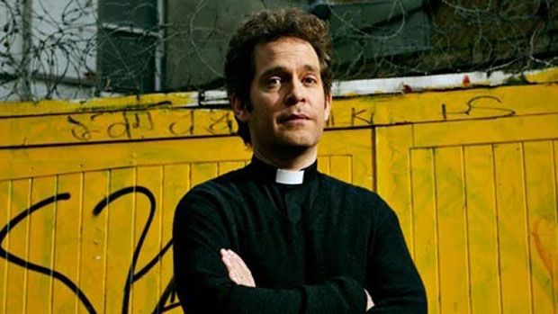 Tom Hollander in Rev