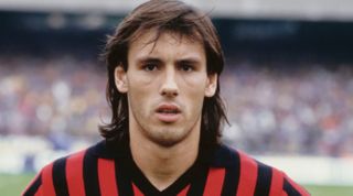 NAPOLI, ITALY - OCTOBER 07: AC Milan striker Mark Hateley pictured before an Italian Serie A match against Napoli circa 1984 in Napoli, Italy. (Photo by Dave Cannon/Allsport/Getty Images/Hulton Archive)