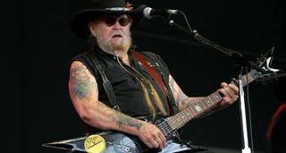 Outlaw country pioneer David Allan Coe plays a Dean Razorback live in concert