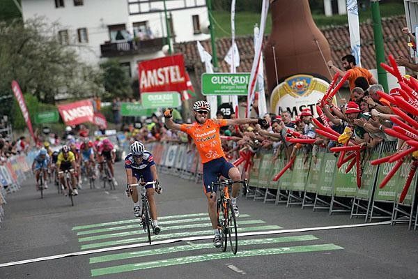 Samuel Sanchez (Euskatel-Euskadi) wins stage 2 into Segura