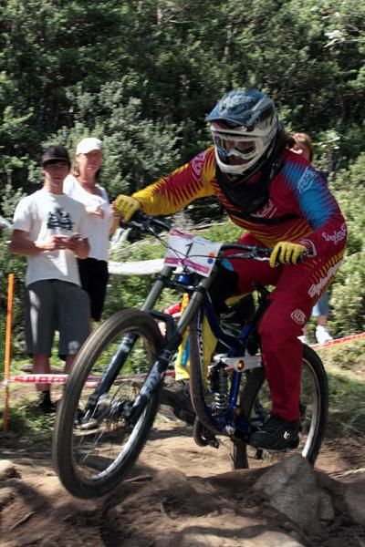 Leonie Picton en route to victory in the elite women's field.