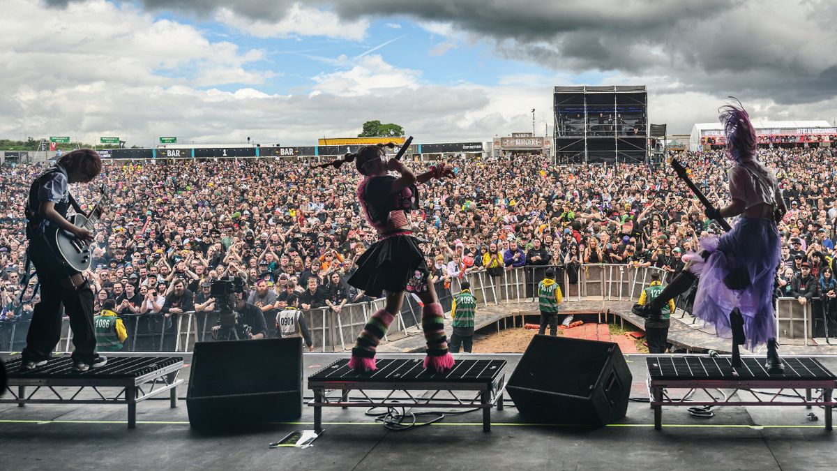 Hanabie on stage