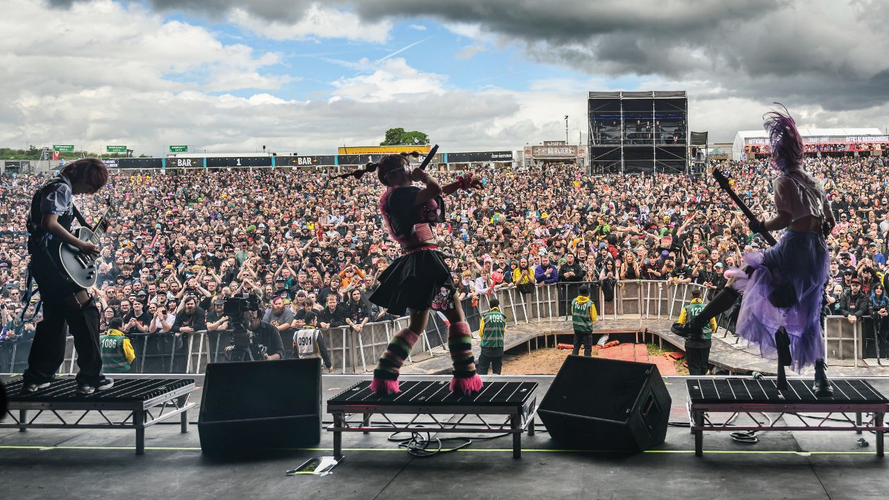 Hanabie on stage
