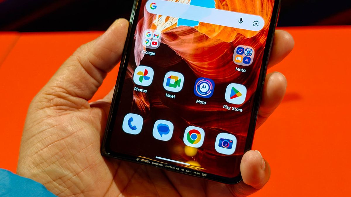 Motorola Razr Fold hands-on testing