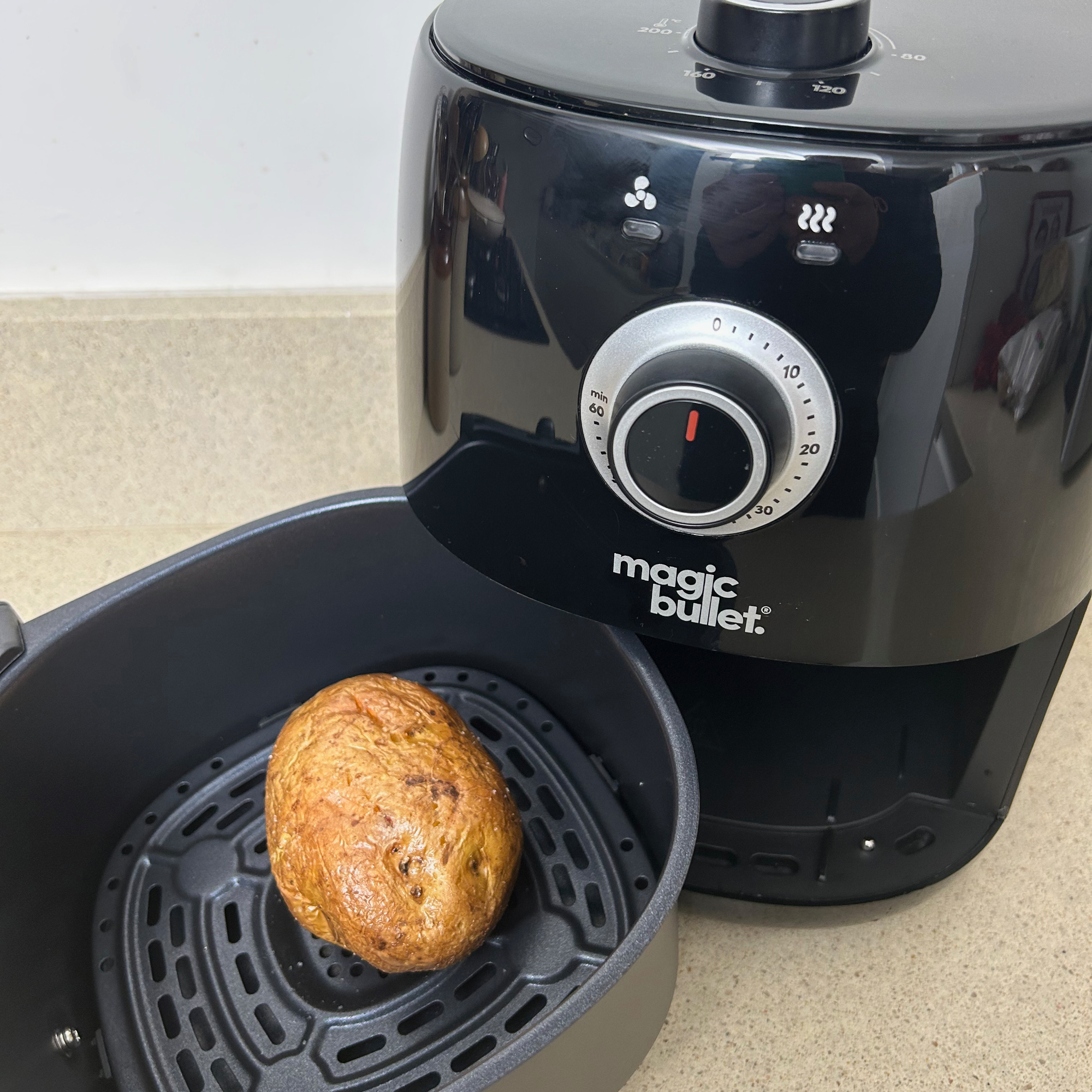 How to cook a jacket potato in air fryer in 3 easy steps