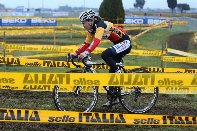 Sanne Cant flies through a taped section