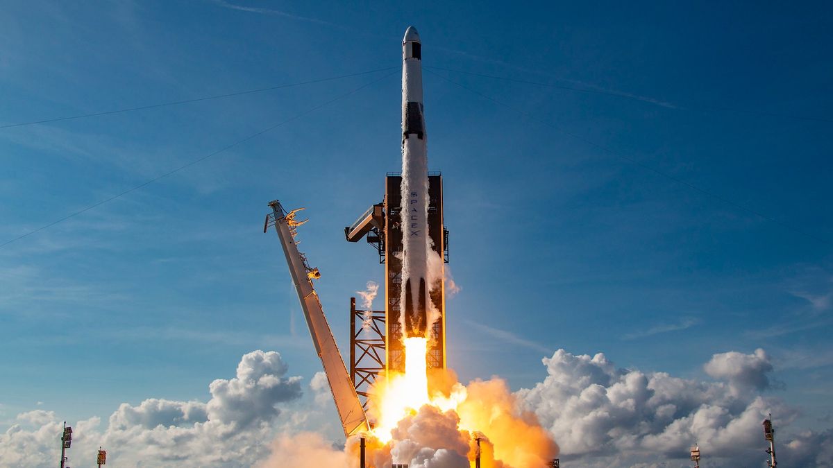 SpaceXは、今月の着陸船を発射するために12月11日を目指しています。