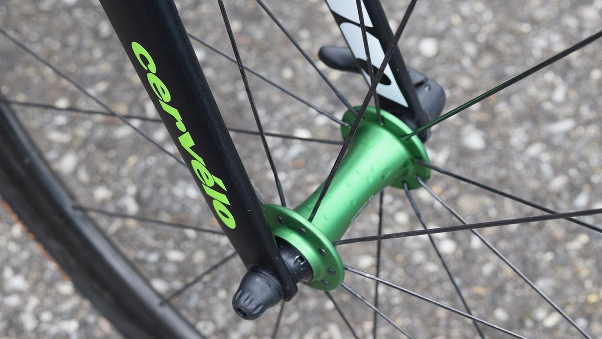 Dimension Data also have colour coordinated Chris King R45 hubs in their Emerald Green colourway