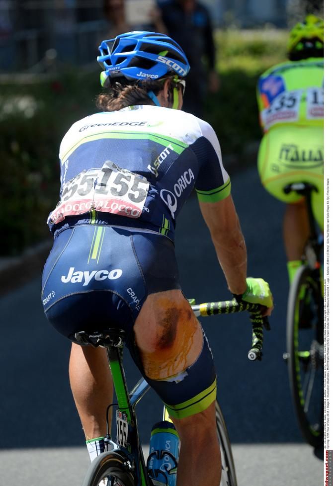 Michael Matthews first day out of pink and a crash