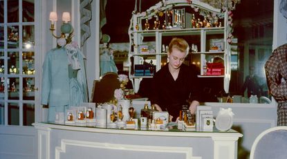 Dior Perfume stand in the Dior boutique at 30, avenue Montaigne, 1955