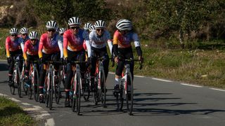 Campamento de entrenamiento del UAE Team ADQ 2022