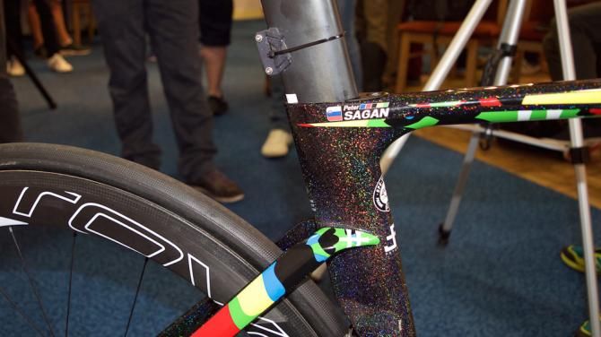 More details from Sagan's custom Specialized