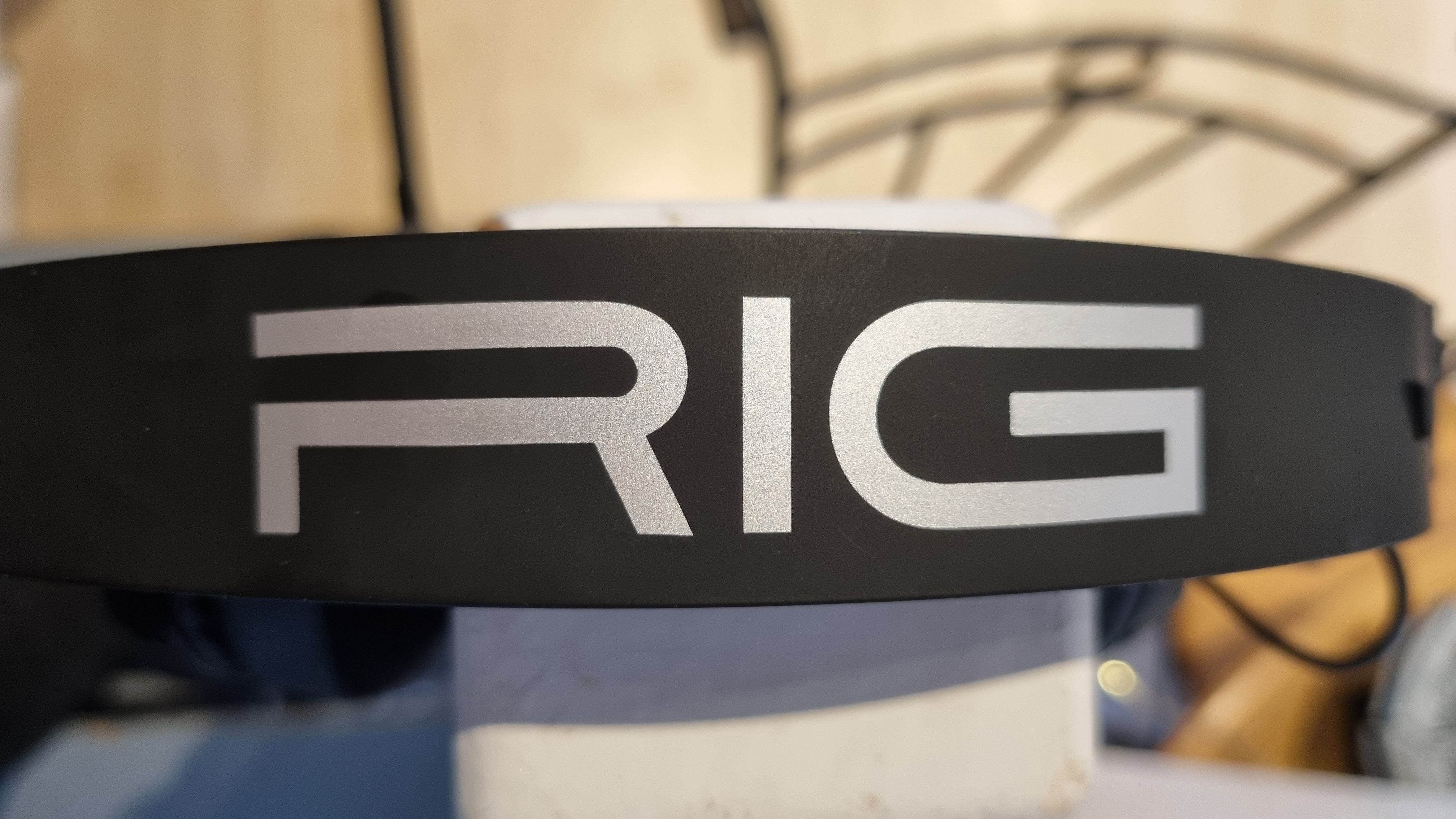 The metal headband of the Nacon Rig 900 Max HS gaming headset, with "RIG" shown in large white letters