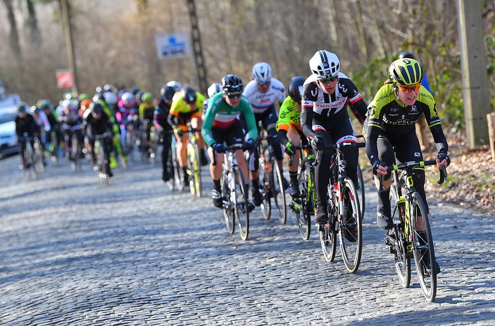Over the cobbles at Omloop Het Nieuwsblad Women Elite