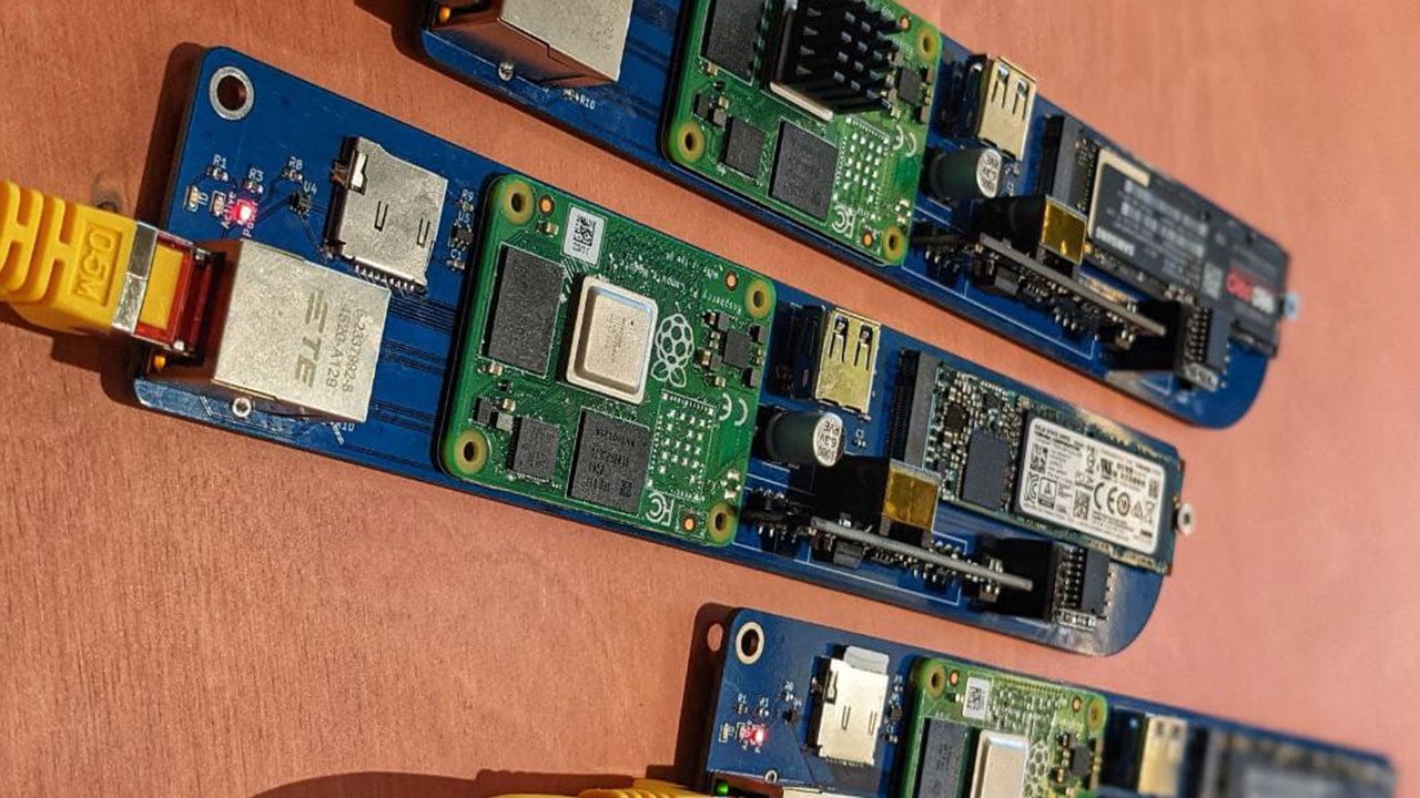 Ivan Kuleshov's R-Pi blades