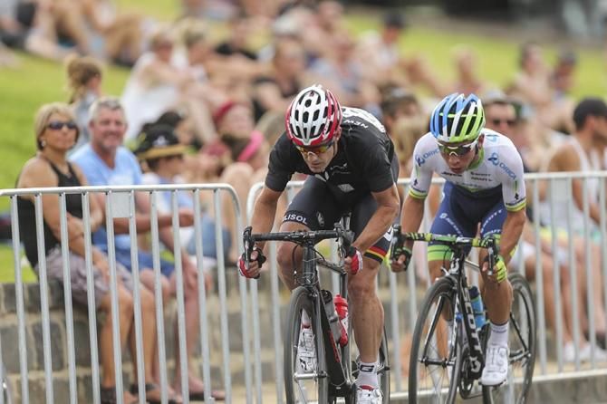 The winning break of Greg Henderson and Caleb Ewan