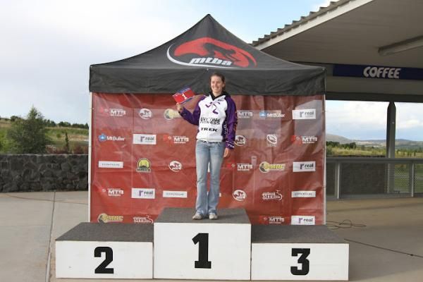 Elite women's podium with only winner Rebecca Henderson on it