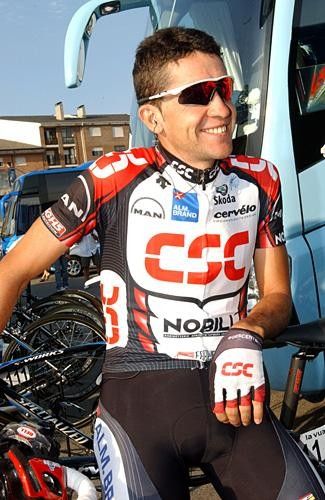 Carlos Sastre (CSC) smiles at the start