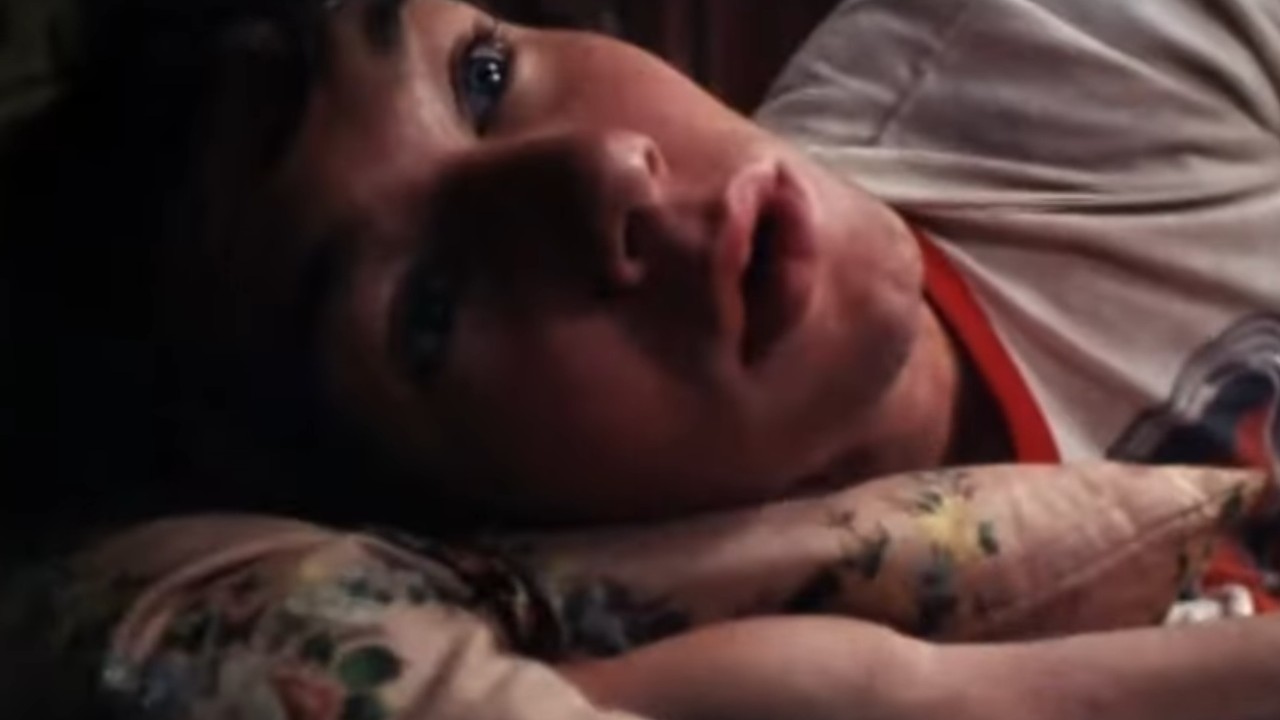 Jerry O'Connell waking up in bed in Joe's Apartment