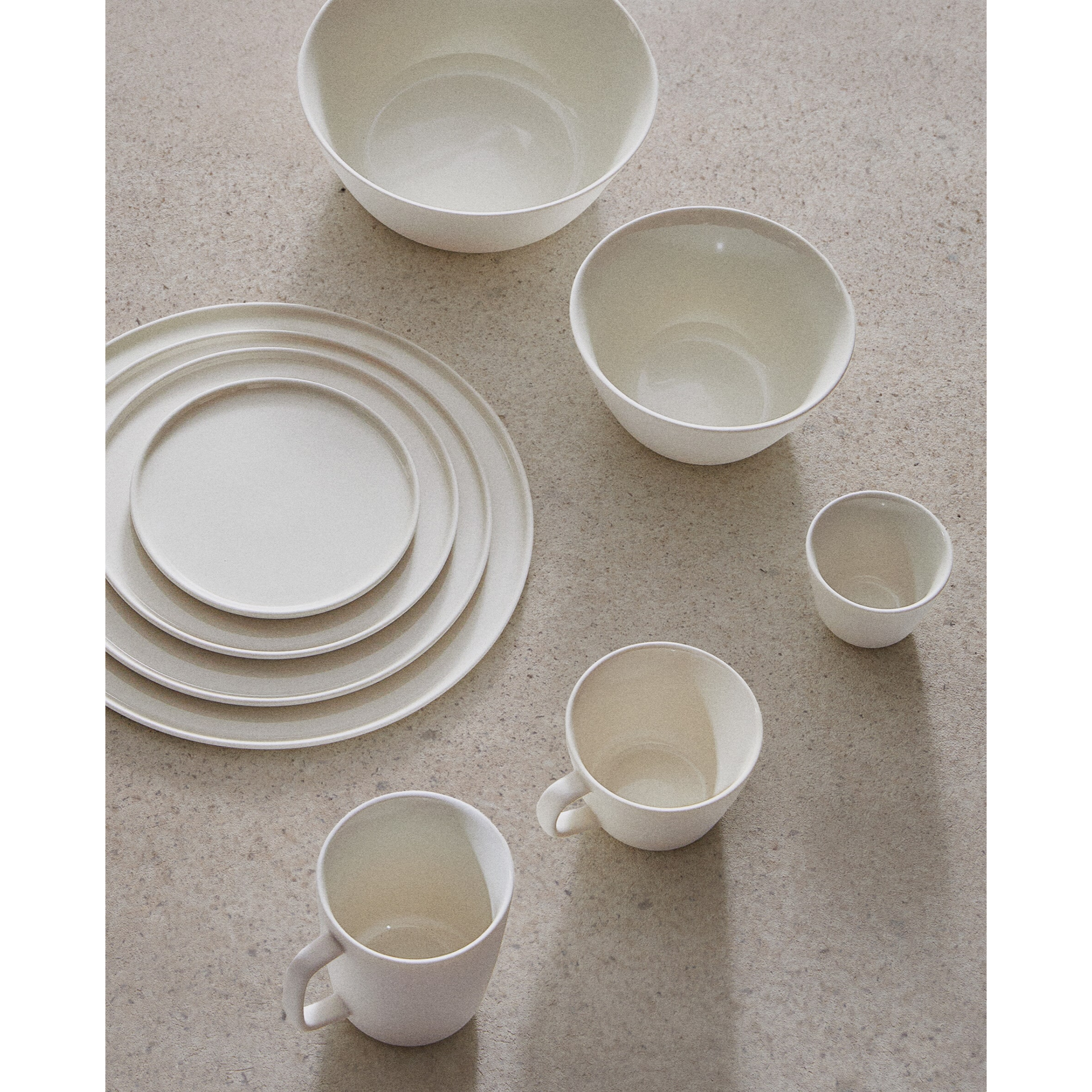 white porcelain dinnerware set