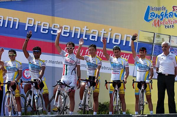 The Azad University Cross team.