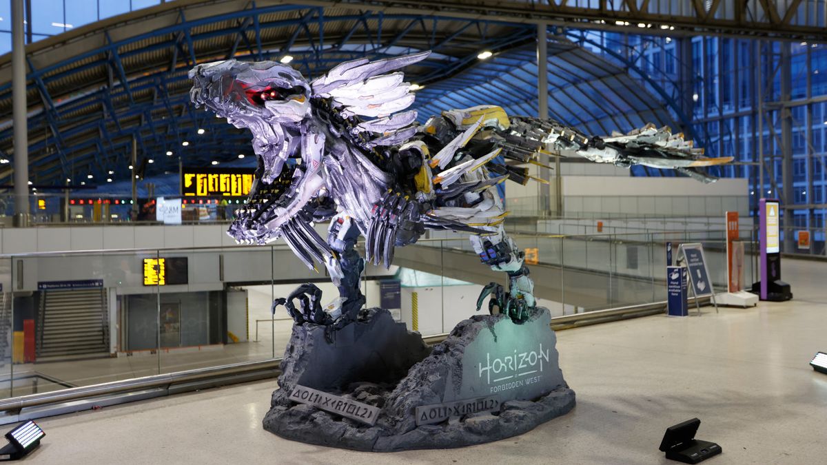 A statue of a Clawstrider from Horizon Forbidden West in London&#039;s Waterloo Station