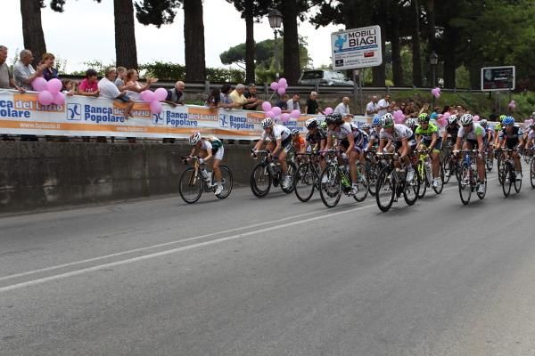Enthusiastic fans watched the finishing laps in Velletri