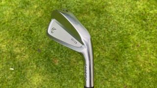Photo of the Takomo Golf 301 CB from the side