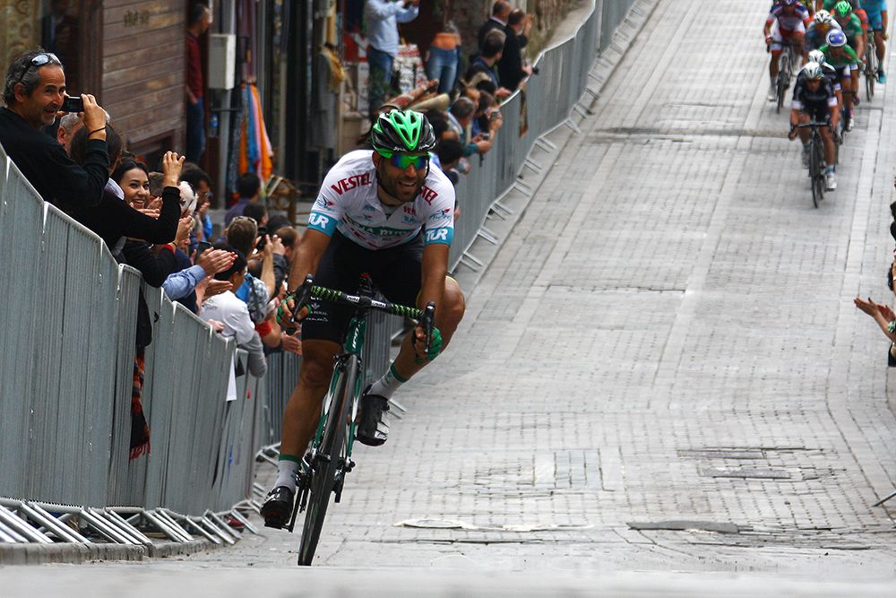 Lluis Mas Bonet escaped on the final climb