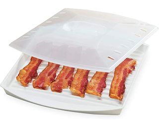 Prep Solutions microwavable bacon grill with six slices of streaky bacon