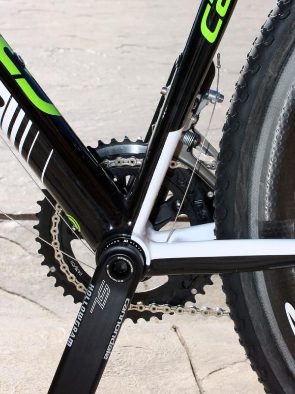 The BB30 bottom bracket shell is anchored by a gargantuan down tube and an ovalised seat tube.