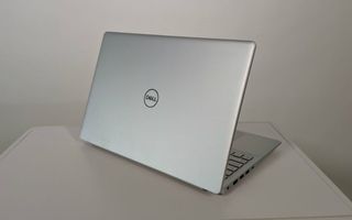 dell-inspiron-15-7000-back