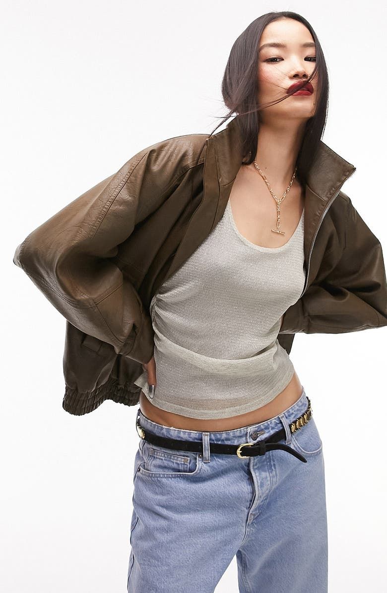 missing-image 5 أساسيات الربيع التي سترتديها الفتيات الفرنسيات مع الجينز