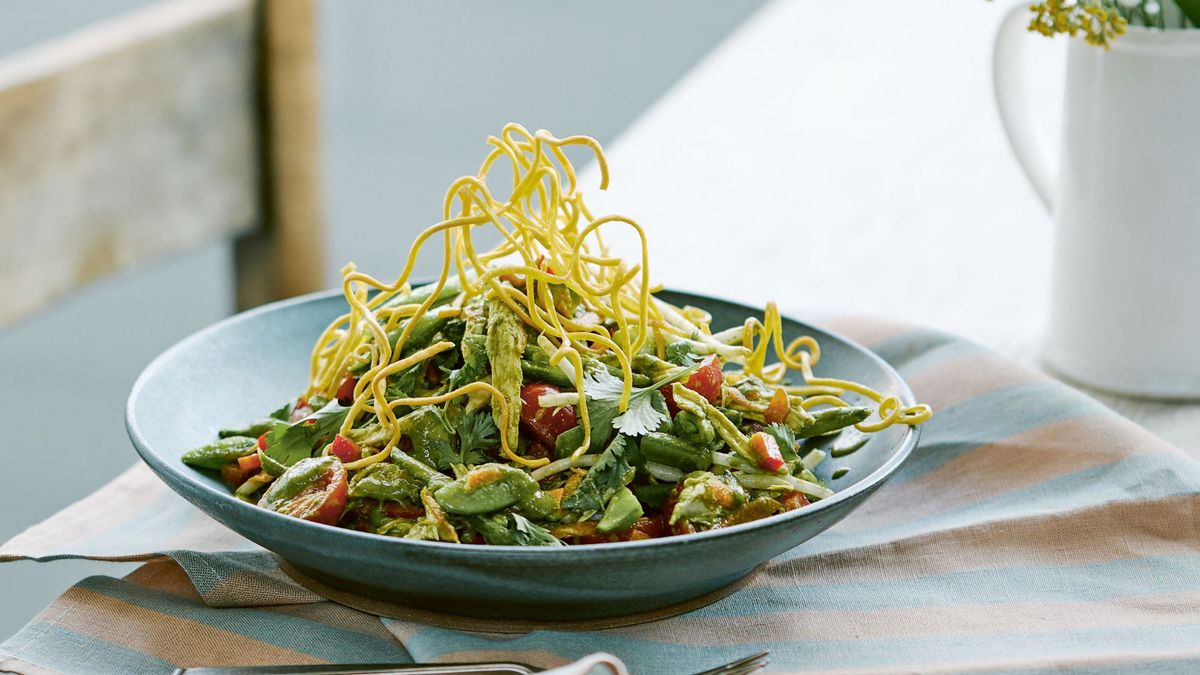 Recipe: Lime And Chilli Chicken Salad With Crispy Noodles By Sue Quinn ...