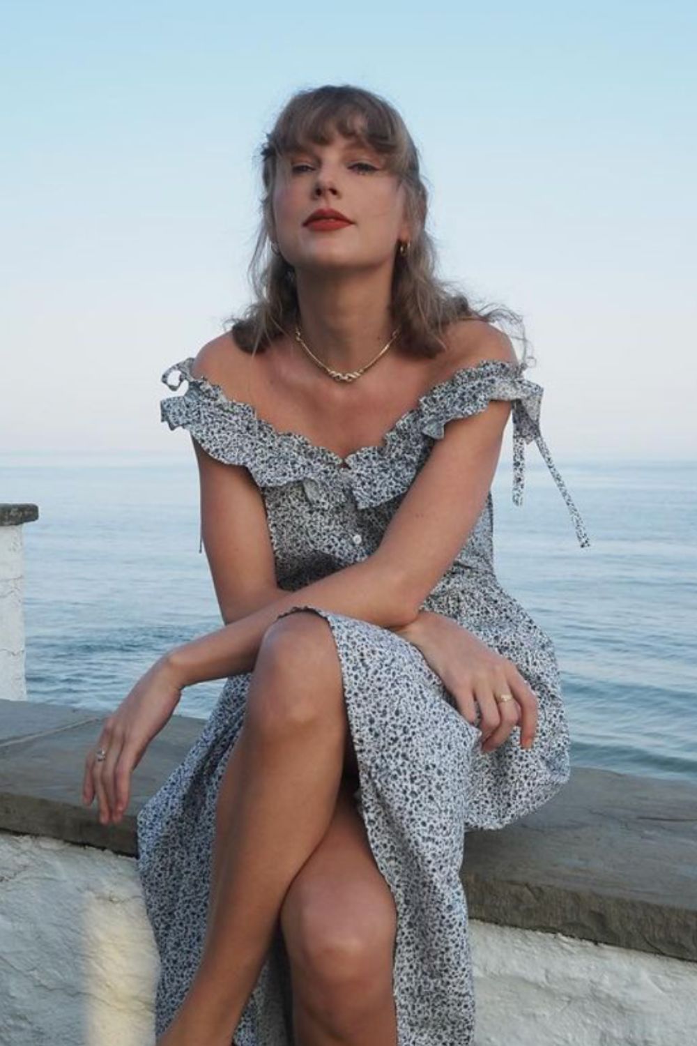 Taylor Swift in DOEN dress