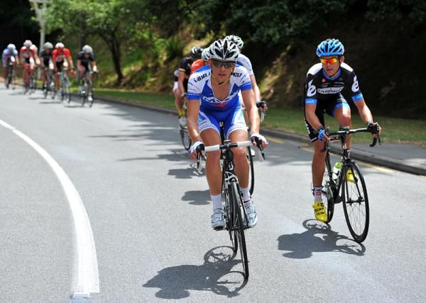 The peloton led my Michael Vink (Mico Protrain) and Jack Bauer (Garmin Cervelo).