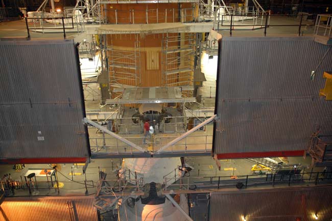 Repair Efforts Continue on Atlantis Shuttle&#039;s Dinged Fuel Tank